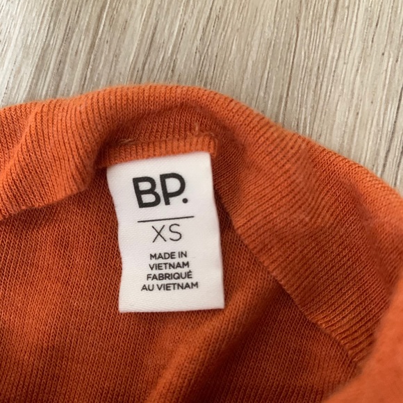 Stunning burnt orange turtle neck crop - Picture 2 of 3